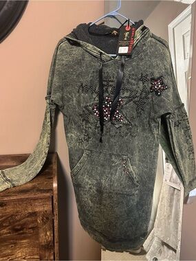 Star-Embellished Olive Green Hoodie Tunic - Women's